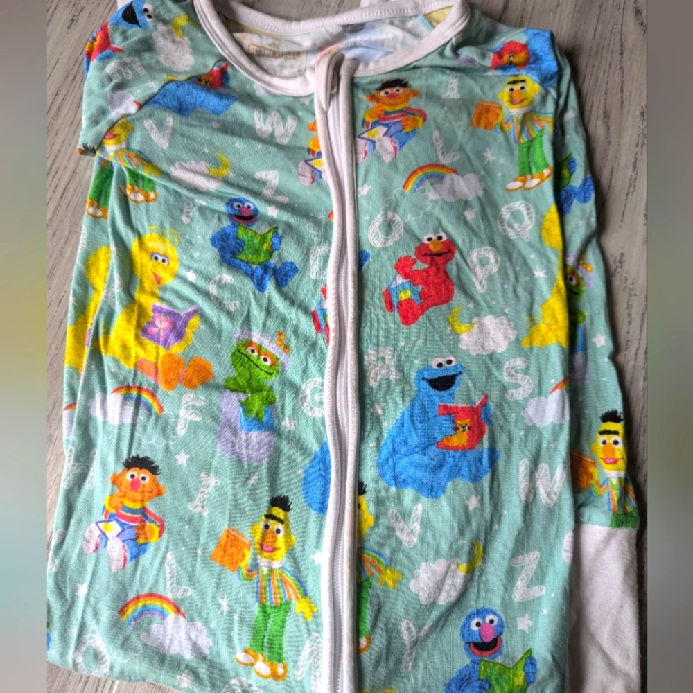 Little sleepies 2t sesame street
